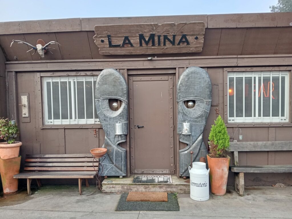 Entrada á La Mina, obra de Héctor