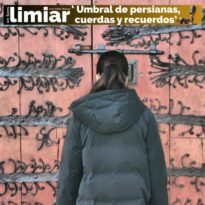 Umbral de persianas, cuerdas y recuerdos